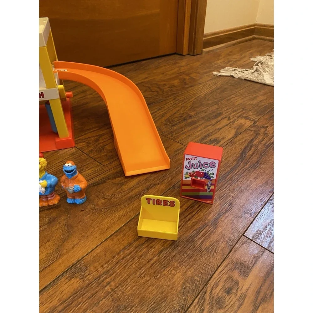 VTG Sesame Street Parking Garage Service Station Illco Cars Big Bird Cookie Toy